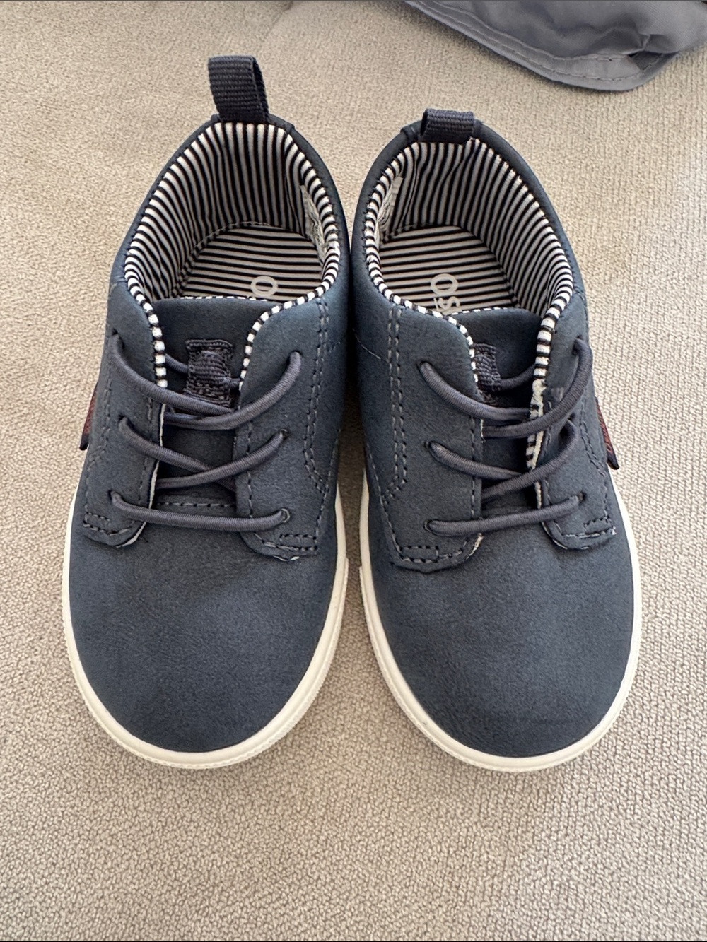 OshKosh B'gosh Navy and White Kids Lace-Up Sneakers size 6M